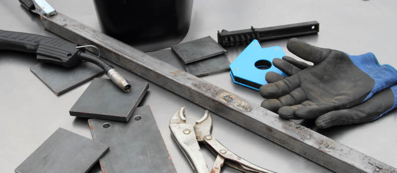 Artisan spécialisé en travaux métalliques et serrureries